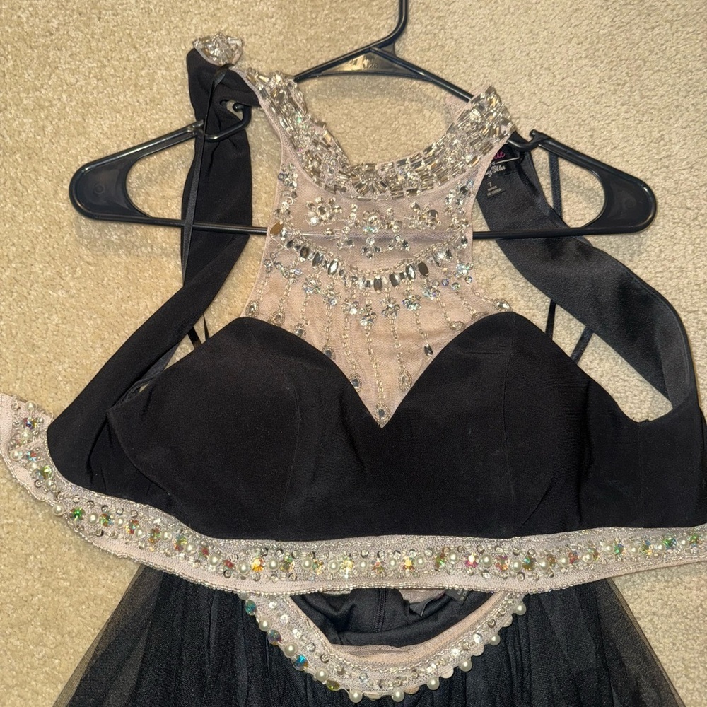 Black and beige 2 piece dress set - Picture 2 of 8